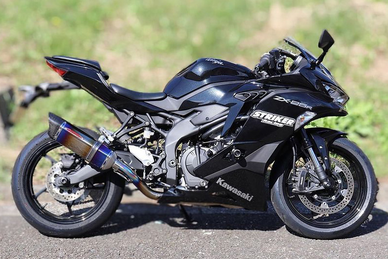 ストライカーからNinja ZX-25R/SE用フルエキゾーストが登場。純正比60 ...