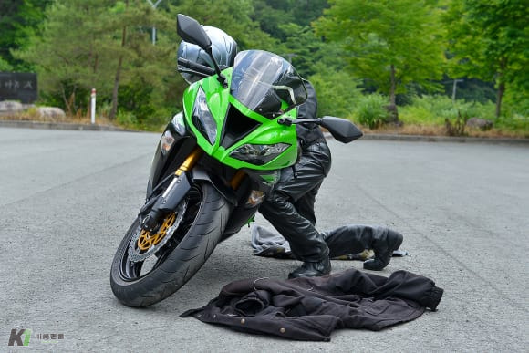 2014年モデル Ninja ZX-6R 引き起こし