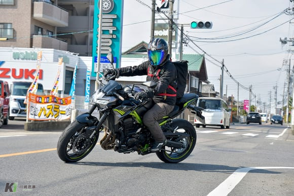 2020年モデル Z900 市街地走行