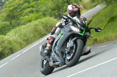 電子制御サスペンションを搭載するNInja ZX-10R SEの走り