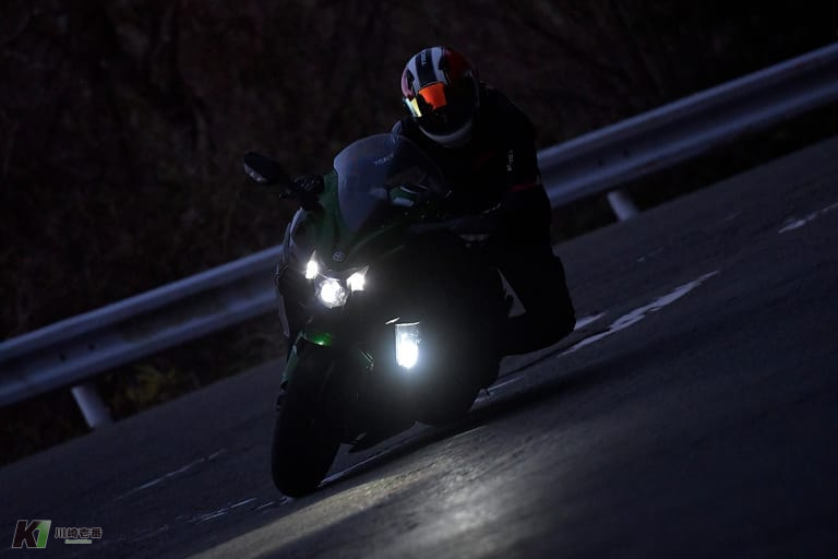 Ninja H2 SX SE コーナリングライト