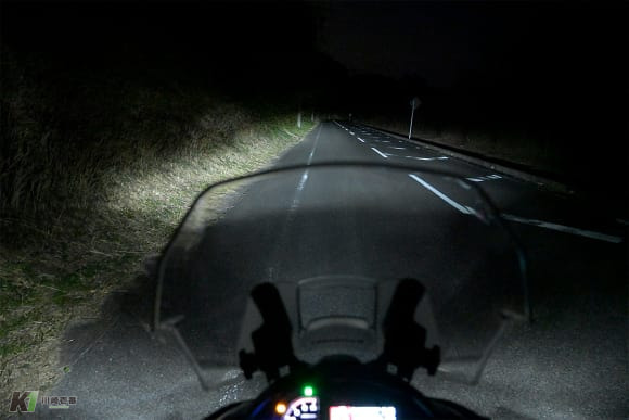 VERSYS 1000 SEのLEDヘッドライト