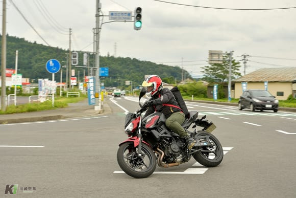 2019年モデル Z250 市街地走行