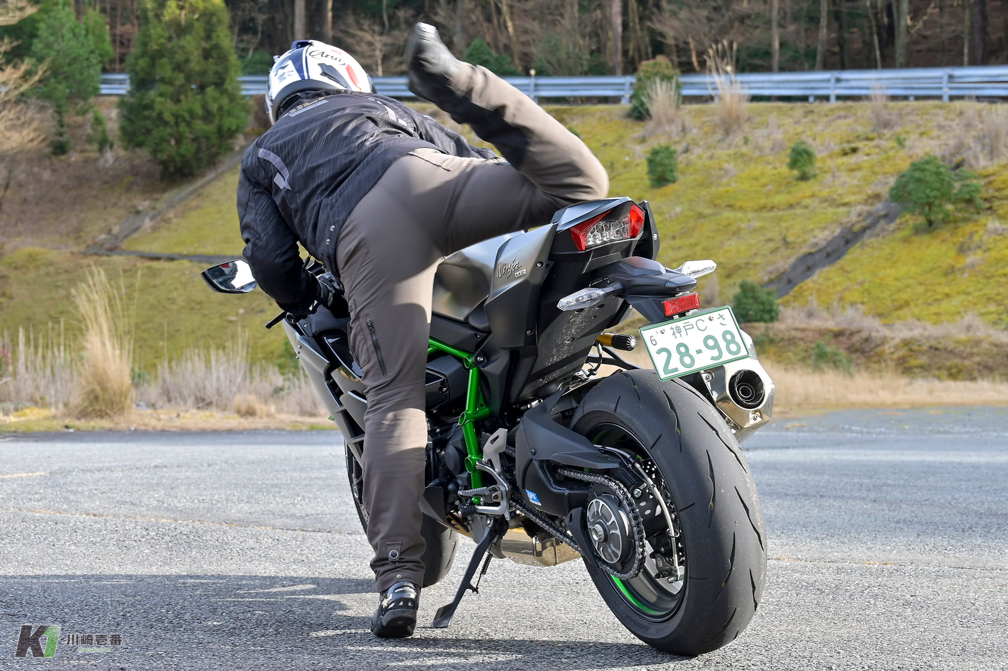 Ninja H2 CARBONを1,000km試乗。熟成し、より親和性が増したモンスターバイク | 試乗・車両解説 | カワサキイチバン