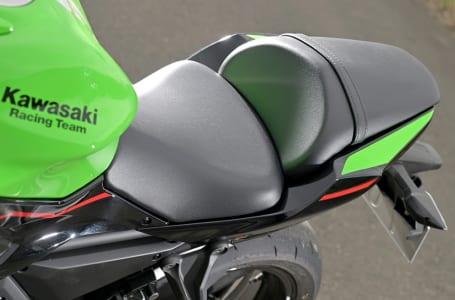 ［1点集中チェック!］Ninja 650のシート