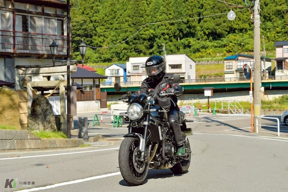 Z900RS 市街地走行