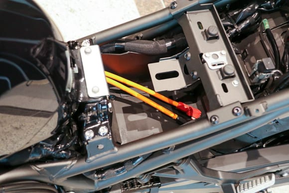 EVと水素エンジンへのカワサキの挑戦 電動モーター駆動用48Vバッテリー