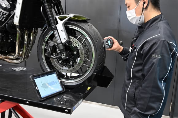 KMSS（Kawasaki maintenance support system）作業の様子