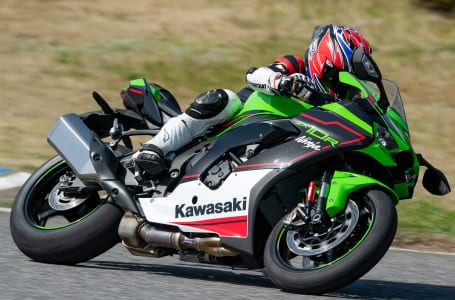 Kawasaki ZX-10R（2021年モデル）走行