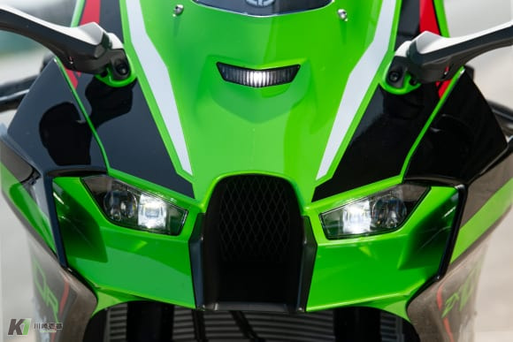 Kawasaki ZX-10R（2021年モデル）ヘッドライト