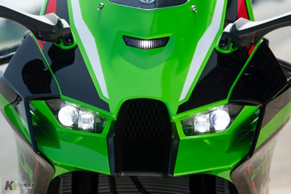 Kawasaki ZX-10R（2021年モデル）ヘッドライト