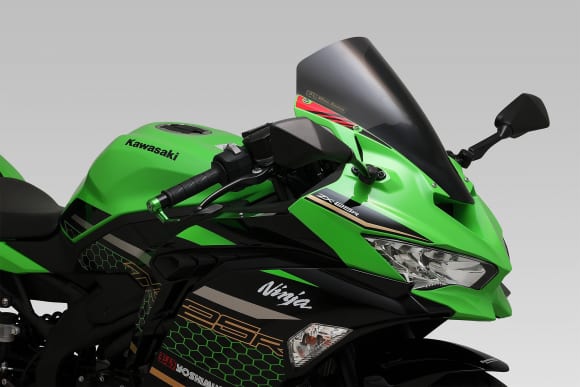 カワサキ Ninja ZX-25R ヨシムラ ウィンドアーマー装着車