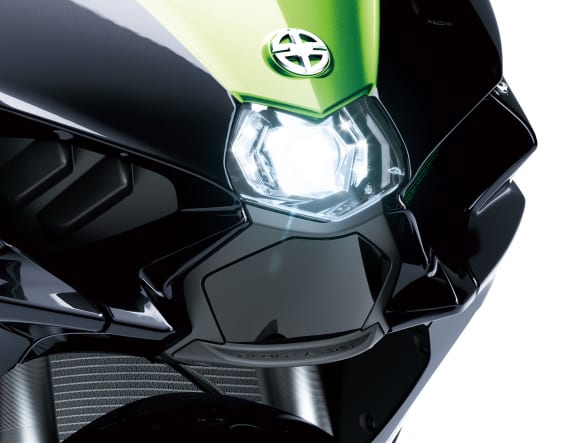 カワサキ Ninja H2 SX SE 2022年モデル ヘッドライト下のセンサー