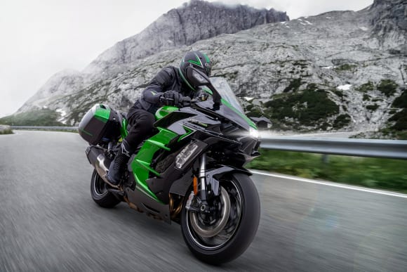 カワサキ 2022 Ninja H2 SX SE 走行