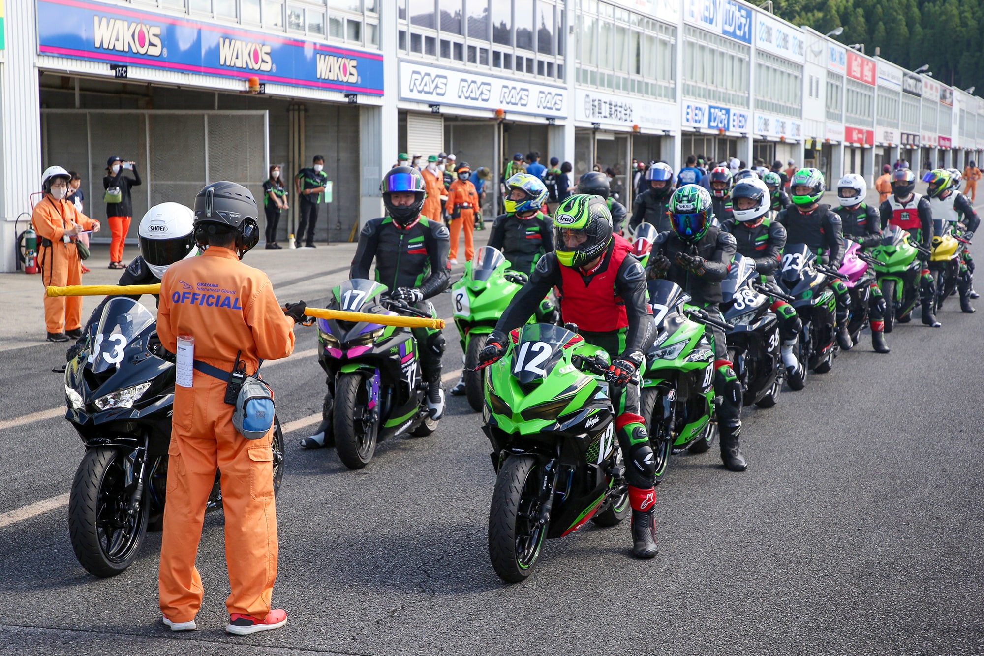 16台のNinja ZX-25Rが岡山国際サーキットを駆ける！ Ninja Team Green 