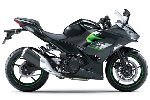 2023年モデル カワサキ Ninja 250 メタリックカーボングレー×メタリックマットカーボングレー（GY1）