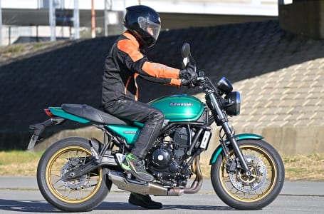 Z650RSライディングポジション