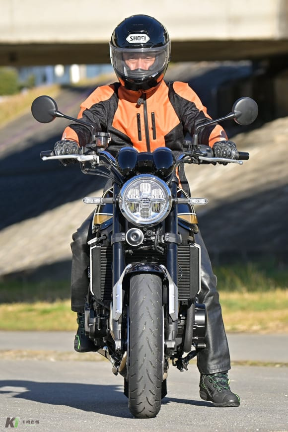 カワサキ Z900RS ライディングポジション