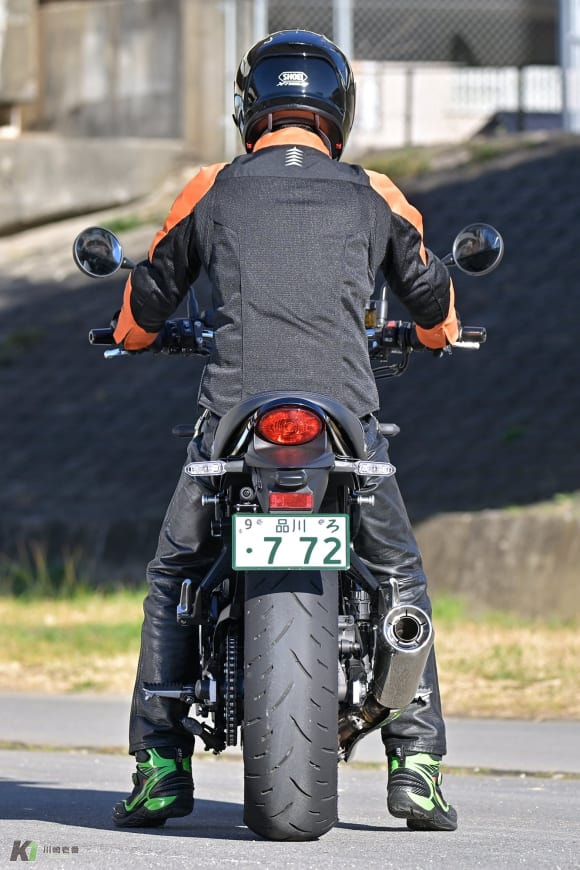 カワサキ Z900RS ライディングポジション